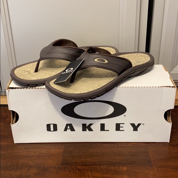 oakley supercoil flip flops
